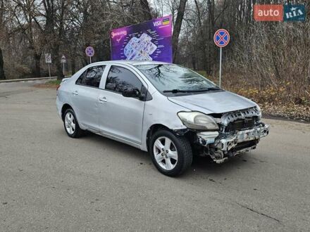 Сірий Тойота Яріс, об'ємом двигуна 1.5 л та пробігом 200 тис. км за 2500 $, фото 1 на Automoto.ua