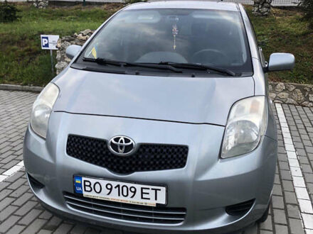 Сірий Тойота Яріс, об'ємом двигуна 1.3 л та пробігом 120 тис. км за 5100 $, фото 1 на Automoto.ua