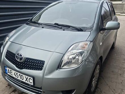 Серый Тойота Ярис, объемом двигателя 1.3 л и пробегом 99 тыс. км за 5500 $, фото 1 на Automoto.ua