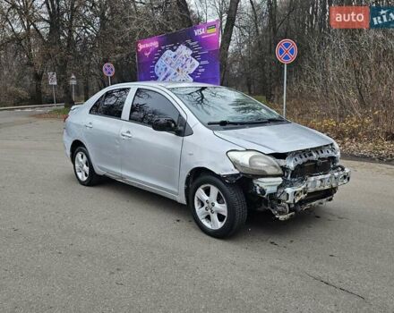 Сірий Тойота Яріс, об'ємом двигуна 1.5 л та пробігом 200 тис. км за 2700 $, фото 1 на Automoto.ua