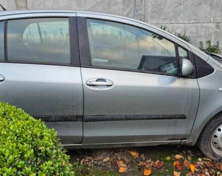 Сірий Тойота Яріс, об'ємом двигуна 1.3 л та пробігом 300 тис. км за 6500 $, фото 1 на Automoto.ua
