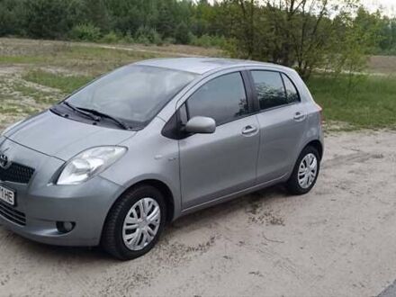 Тойота Яріс 2007 у Києві на Automoto.ua Сірий Тойота Яріс, об'ємом двигуна 1.4 л та пробігом 300 тис. км за 4950 $, фото 1 на Automoto.ua