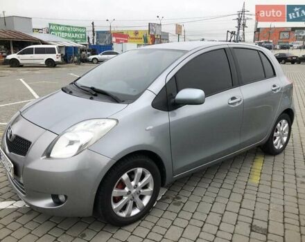 Серый Тойота Ярис, объемом двигателя 1 л и пробегом 184 тыс. км за 4200 $, фото 1 на Automoto.ua