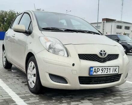 Серый Тойота Ярис, объемом двигателя 1.3 л и пробегом 169 тыс. км за 6200 $, фото 1 на Automoto.ua