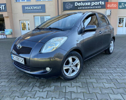 Серый Тойота Ярис, объемом двигателя 1.3 л и пробегом 226 тыс. км за 4400 $, фото 1 на Automoto.ua