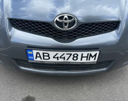Серый Тойота Ярис, объемом двигателя 1 л и пробегом 200 тыс. км за 4600 $, фото 1 на Automoto.ua