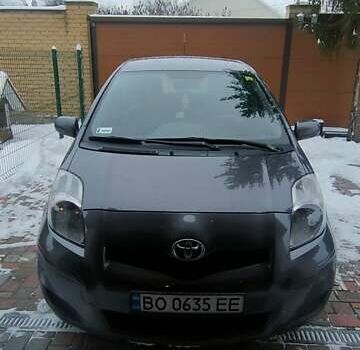 Серый Тойота Ярис, объемом двигателя 1.33 л и пробегом 158 тыс. км за 7000 $, фото 1 на Automoto.ua