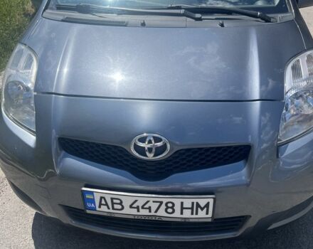 Серый Тойота Ярис, объемом двигателя 1 л и пробегом 199 тыс. км за 4800 $, фото 1 на Automoto.ua