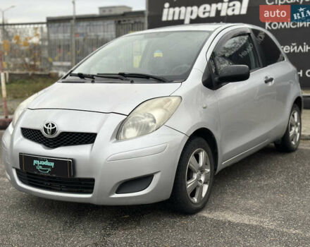 Серый Тойота Ярис, объемом двигателя 1 л и пробегом 212 тыс. км за 3750 $, фото 1 на Automoto.ua