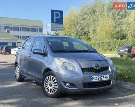 Серый Тойота Ярис, объемом двигателя 1 л и пробегом 166 тыс. км за 3900 $, фото 1 на Automoto.ua