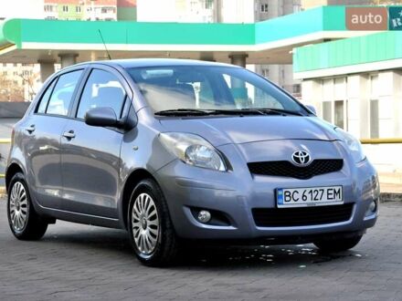 Серый Тойота Ярис, объемом двигателя 1 л и пробегом 166 тыс. км за 4400 $, фото 1 на Automoto.ua