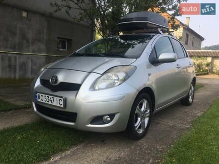 Тойота Ярис 2010 в Хусте на Automoto.ua Серый Тойота Ярис, объемом двигателя 1.36 л и пробегом 204 тыс. км за 5500 $, фото 1 на Automoto.ua