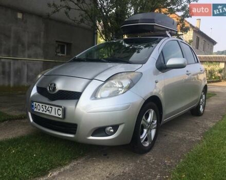 Серый Тойота Ярис, объемом двигателя 1.36 л и пробегом 204 тыс. км за 5500 $, фото 1 на Automoto.ua