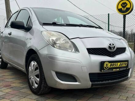 Серый Тойота Ярис, объемом двигателя 1 л и пробегом 230 тыс. км за 3450 $, фото 1 на Automoto.ua