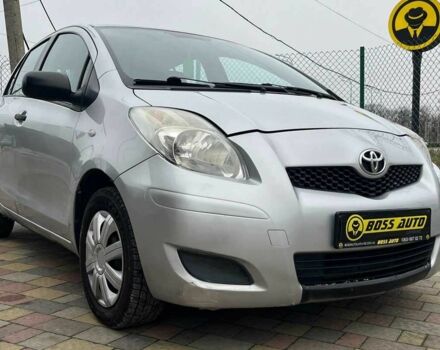 Серый Тойота Ярис, объемом двигателя 1 л и пробегом 230 тыс. км за 3450 $, фото 1 на Automoto.ua