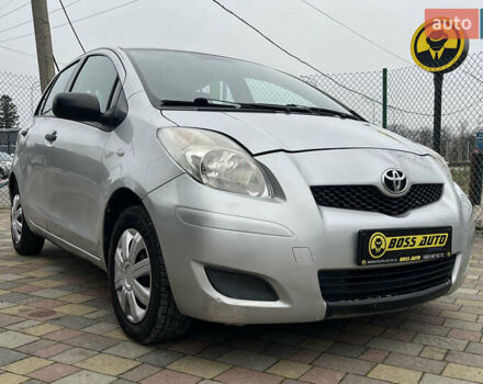 Серый Тойота Ярис, объемом двигателя 1 л и пробегом 230 тыс. км за 3450 $, фото 1 на Automoto.ua