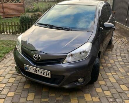 Серый Тойота Ярис, объемом двигателя 1 л и пробегом 150 тыс. км за 6200 $, фото 1 на Automoto.ua