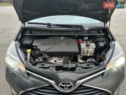 Серый Тойота Ярис, объемом двигателя 1.33 л и пробегом 166 тыс. км за 10500 $, фото 1 на Automoto.ua