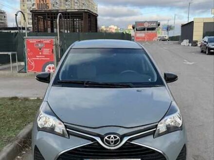 Серый Тойота Ярис, объемом двигателя 1.5 л и пробегом 75 тыс. км за 7500 $, фото 1 на Automoto.ua