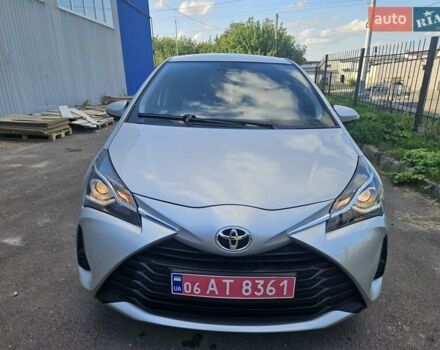 Сірий Тойота Яріс, об'ємом двигуна 1 л та пробігом 112 тис. км за 9950 $, фото 1 на Automoto.ua