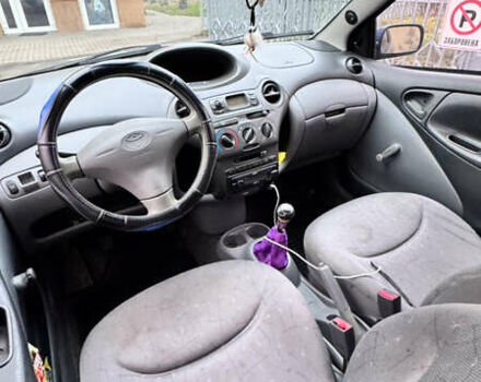 Синий Тойота Ярис, объемом двигателя 1 л и пробегом 261 тыс. км за 3300 $, фото 4 на Automoto.ua