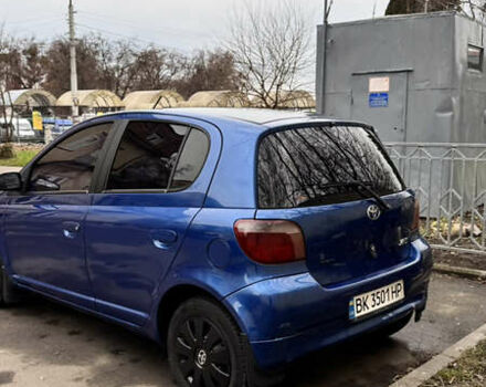 Синий Тойота Ярис, объемом двигателя 1 л и пробегом 261 тыс. км за 3300 $, фото 2 на Automoto.ua