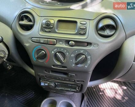 Синій Тойота Яріс, об'ємом двигуна 1 л та пробігом 272 тис. км за 3000 $, фото 3 на Automoto.ua