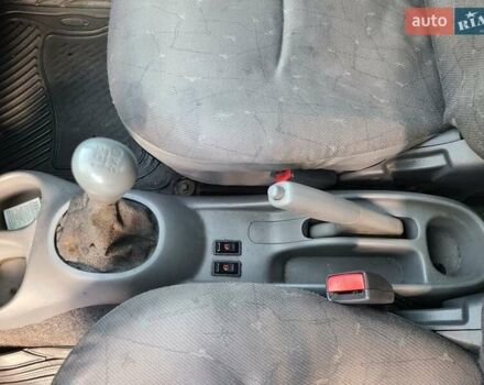 Тойота Яріс 1999 у Одесі на Automoto.ua Синій Тойота Яріс, об'ємом двигуна 1 л та пробігом 278 тис. км за 2700 $, фото 14 на Automoto.ua