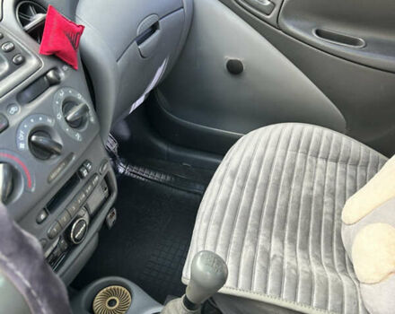 Синий Тойота Ярис, объемом двигателя 1 л и пробегом 260 тыс. км за 2700 $, фото 7 на Automoto.ua