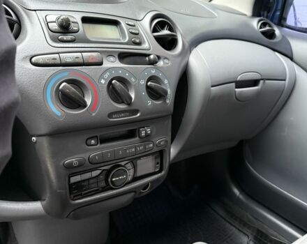 Синий Тойота Ярис, объемом двигателя 1 л и пробегом 180 тыс. км за 2300 $, фото 9 на Automoto.ua