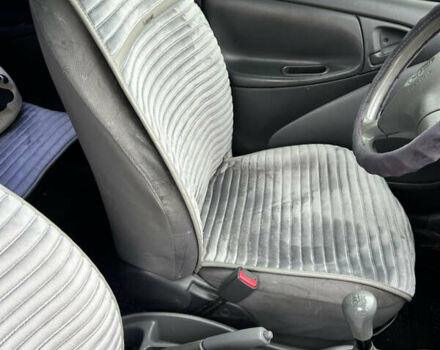 Синий Тойота Ярис, объемом двигателя 1 л и пробегом 260 тыс. км за 2700 $, фото 6 на Automoto.ua