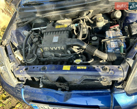 Синий Тойота Ярис, объемом двигателя 1 л и пробегом 260 тыс. км за 2700 $, фото 2 на Automoto.ua