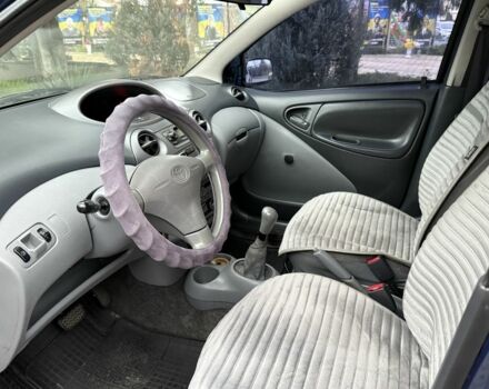 Синий Тойота Ярис, объемом двигателя 1 л и пробегом 180 тыс. км за 2300 $, фото 12 на Automoto.ua