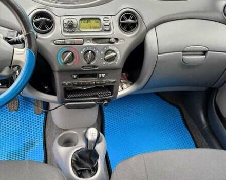 Синий Тойота Ярис, объемом двигателя 1 л и пробегом 270 тыс. км за 5200 $, фото 54 на Automoto.ua