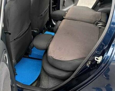 Синий Тойота Ярис, объемом двигателя 1 л и пробегом 270 тыс. км за 5200 $, фото 92 на Automoto.ua