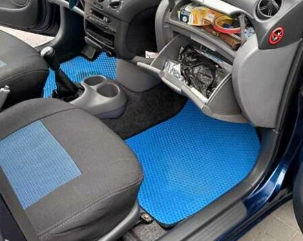 Синий Тойота Ярис, объемом двигателя 1 л и пробегом 270 тыс. км за 5200 $, фото 37 на Automoto.ua