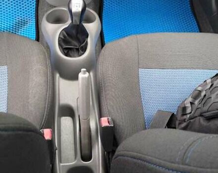 Синий Тойота Ярис, объемом двигателя 1 л и пробегом 270 тыс. км за 5200 $, фото 83 на Automoto.ua