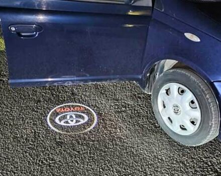 Синий Тойота Ярис, объемом двигателя 1 л и пробегом 270 тыс. км за 5200 $, фото 33 на Automoto.ua