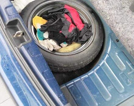 Синий Тойота Ярис, объемом двигателя 1 л и пробегом 270 тыс. км за 5200 $, фото 44 на Automoto.ua