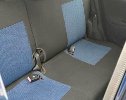 Синий Тойота Ярис, объемом двигателя 1 л и пробегом 270 тыс. км за 5200 $, фото 94 на Automoto.ua