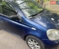 Синій Тойота Яріс, об'ємом двигуна 0.99 л та пробігом 300 тис. км за 3200 $, фото 2 на Automoto.ua
