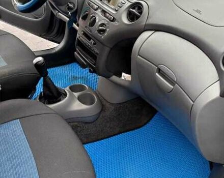 Синий Тойота Ярис, объемом двигателя 1 л и пробегом 270 тыс. км за 5200 $, фото 30 на Automoto.ua