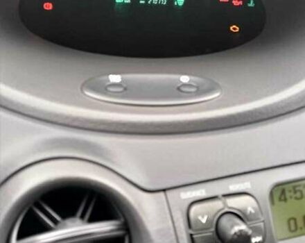 Синий Тойота Ярис, объемом двигателя 1 л и пробегом 270 тыс. км за 5200 $, фото 29 на Automoto.ua