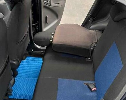 Синий Тойота Ярис, объемом двигателя 1 л и пробегом 270 тыс. км за 5200 $, фото 12 на Automoto.ua