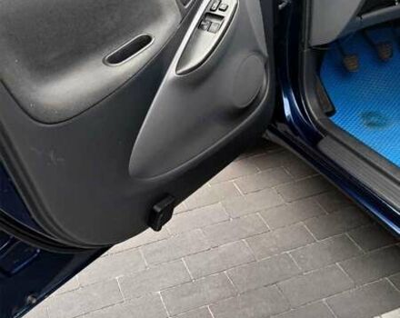 Синий Тойота Ярис, объемом двигателя 1 л и пробегом 270 тыс. км за 5200 $, фото 71 на Automoto.ua