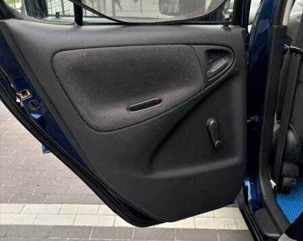 Синий Тойота Ярис, объемом двигателя 1 л и пробегом 270 тыс. км за 5200 $, фото 24 на Automoto.ua