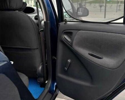Синий Тойота Ярис, объемом двигателя 1 л и пробегом 270 тыс. км за 5200 $, фото 14 на Automoto.ua