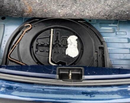 Синий Тойота Ярис, объемом двигателя 1 л и пробегом 270 тыс. км за 5200 $, фото 104 на Automoto.ua