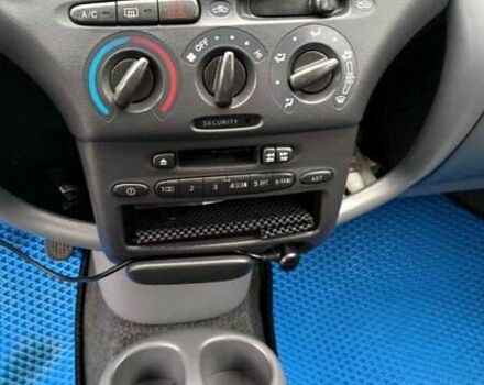 Синий Тойота Ярис, объемом двигателя 1 л и пробегом 270 тыс. км за 5200 $, фото 67 на Automoto.ua