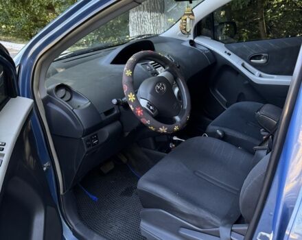 Синий Тойота Ярис, объемом двигателя 1.3 л и пробегом 200 тыс. км за 5500 $, фото 6 на Automoto.ua